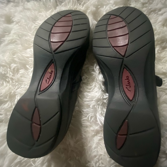 2/$20 Clark’s Mary Janes Size 9.5 - Picture 3 of 3